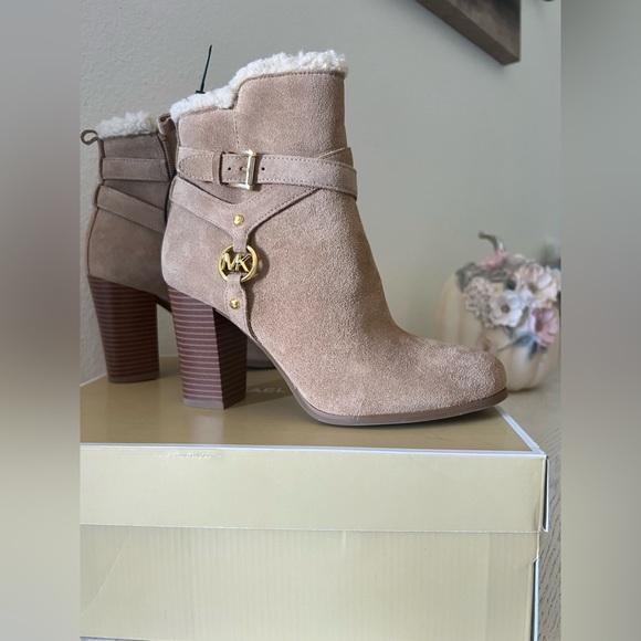Michael Kors booties - Picture 1 of 2